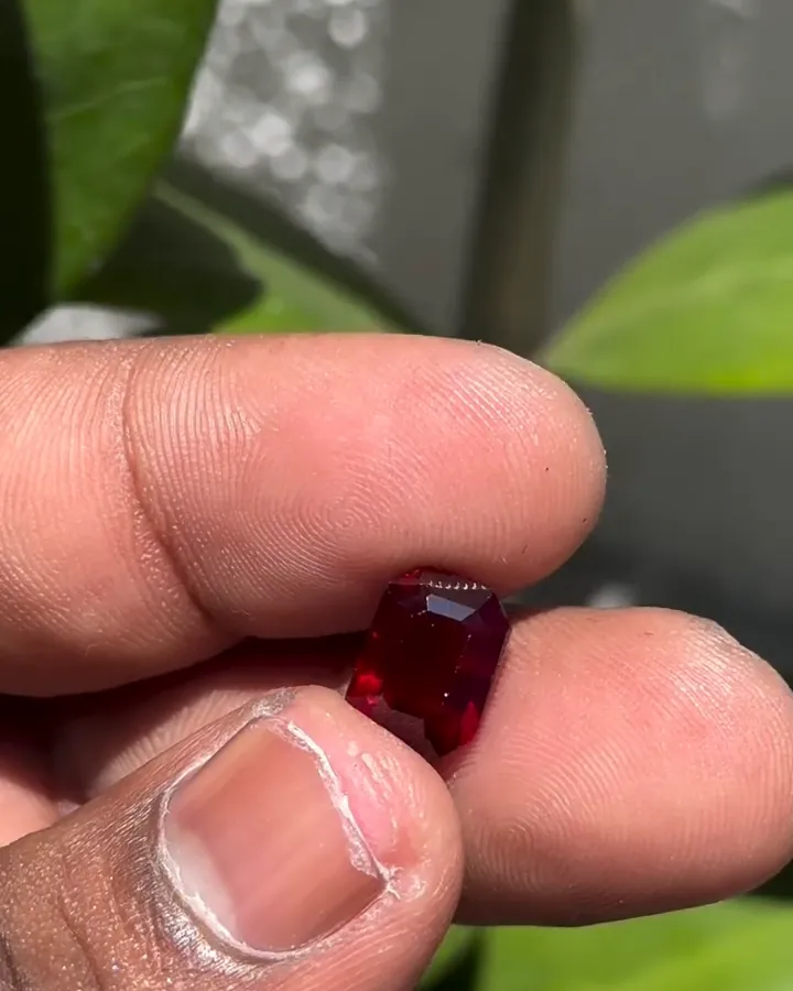 Natural ruby, 4.5 carats