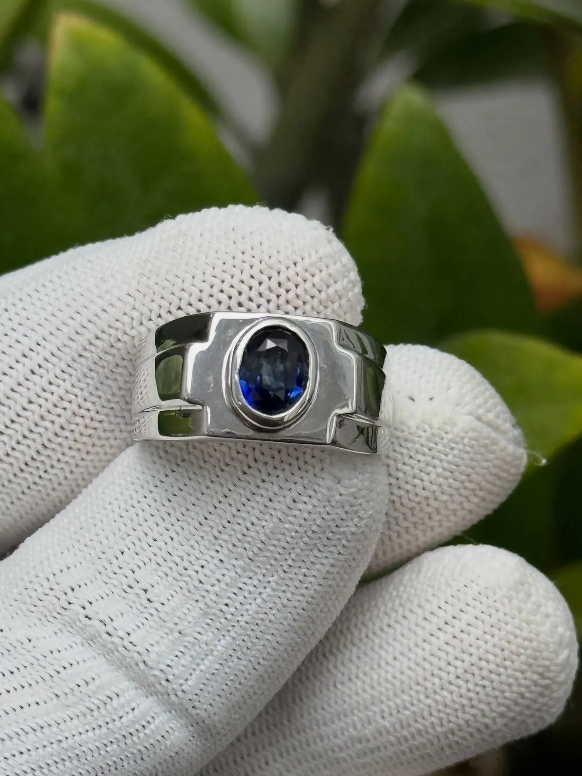 Silver ring with an oval blue sapphire