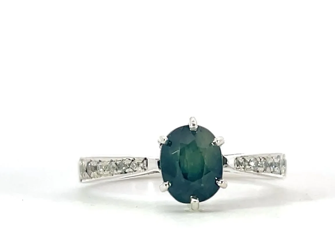 Teal sapphire solitaire ring with accent stones on the shoulders